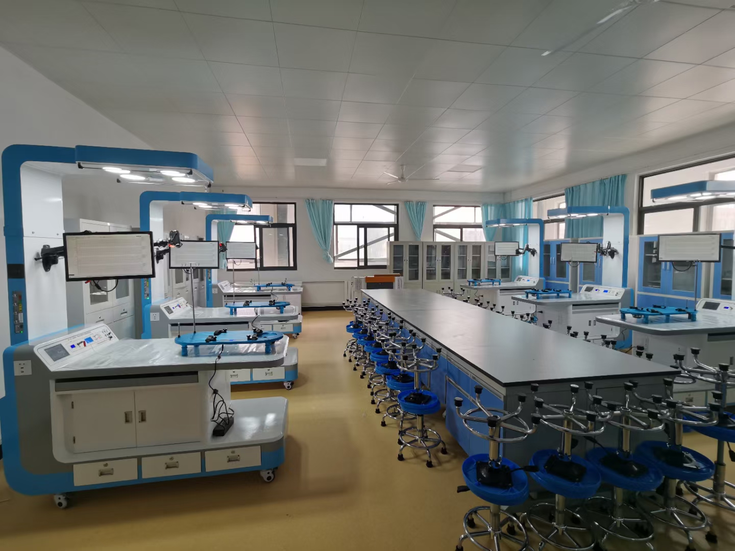 科學規(guī)劃實驗室 從設計到設備的專業(yè)解決方案